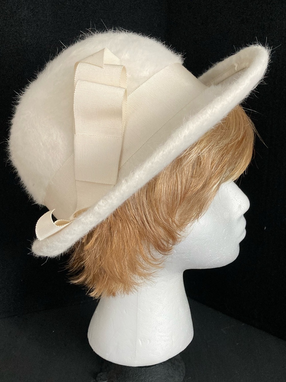 Vintage Mod Cream Felt Hat with Grosgrain Ribbon by Genevieve 70s Wedding Hat